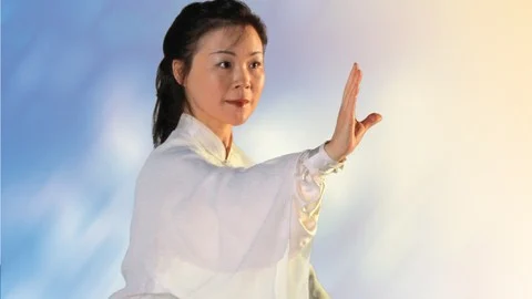 Simplified Tai Chi 24 Form with Master Helen Liang / YMAA Simplified Tai Chi 24 Form with Master Helen Liang / YMAA